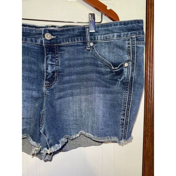 Torrid High Rise Jean Shorts Size 20 - Picture 3 of 10